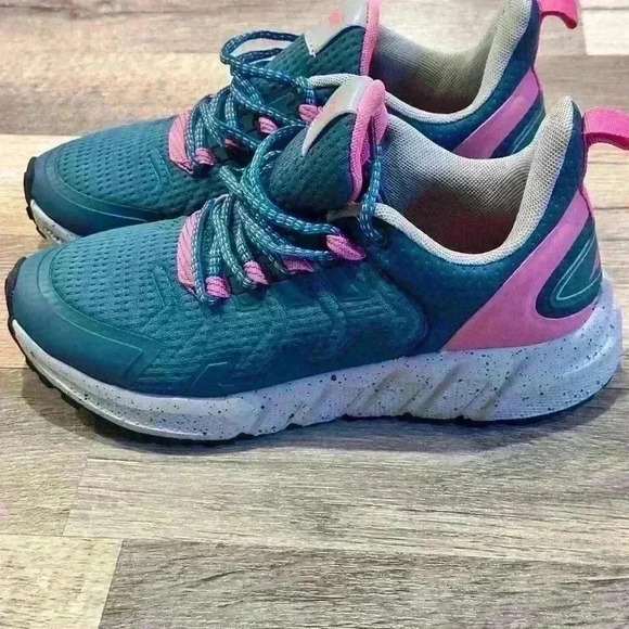 Size 7 1/2 Avia Women Athletic Sneaker. - Picture 1 of 5